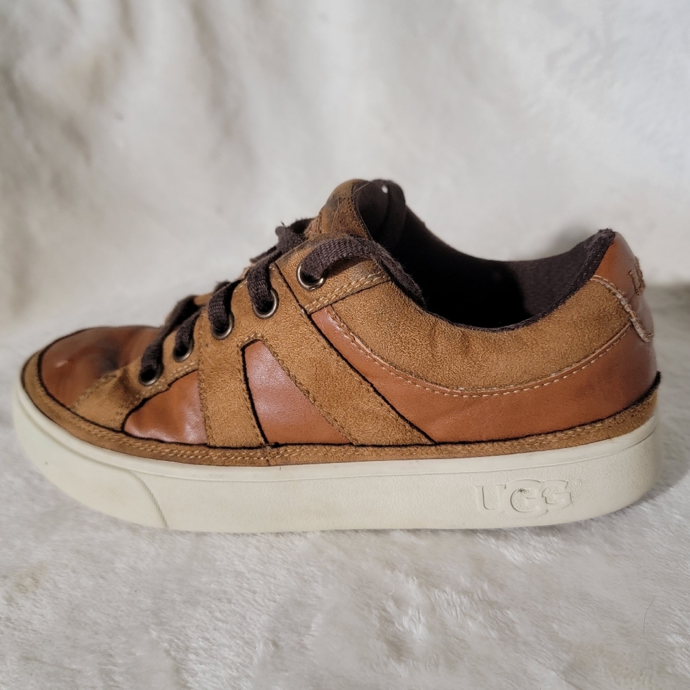 UGG Sneakers